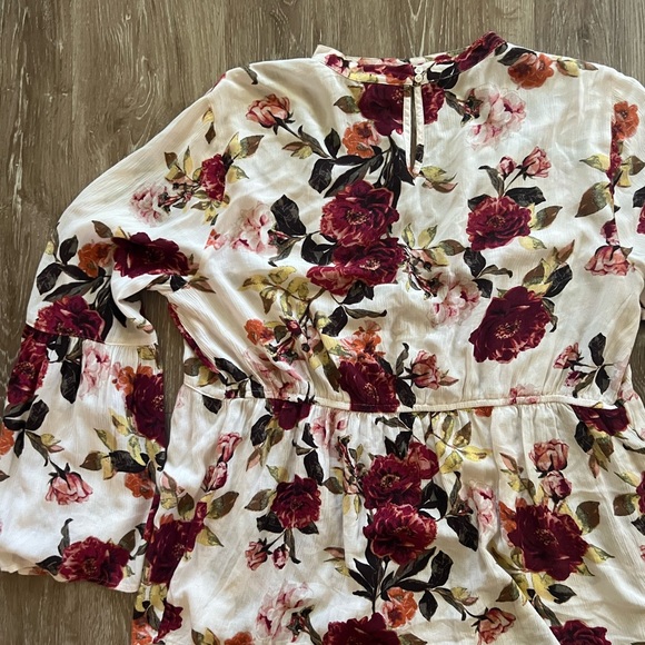 Deep V neck flowy tunic size XL - Picture 3 of 6